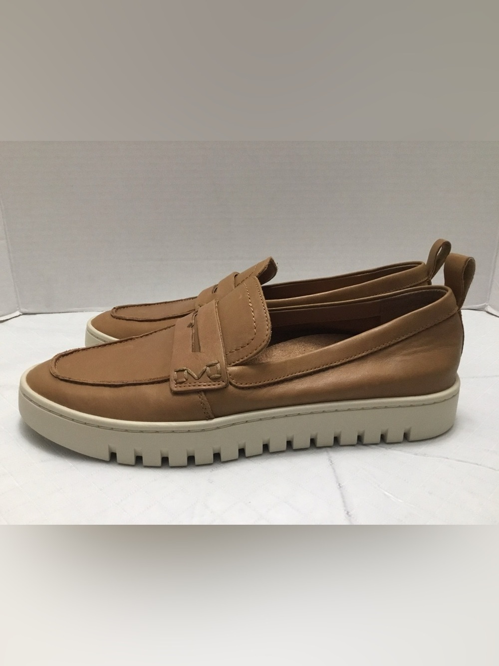 Women’s Vionic Tan Leather Slip-On Loafers size 7 - Picture 2 of 9